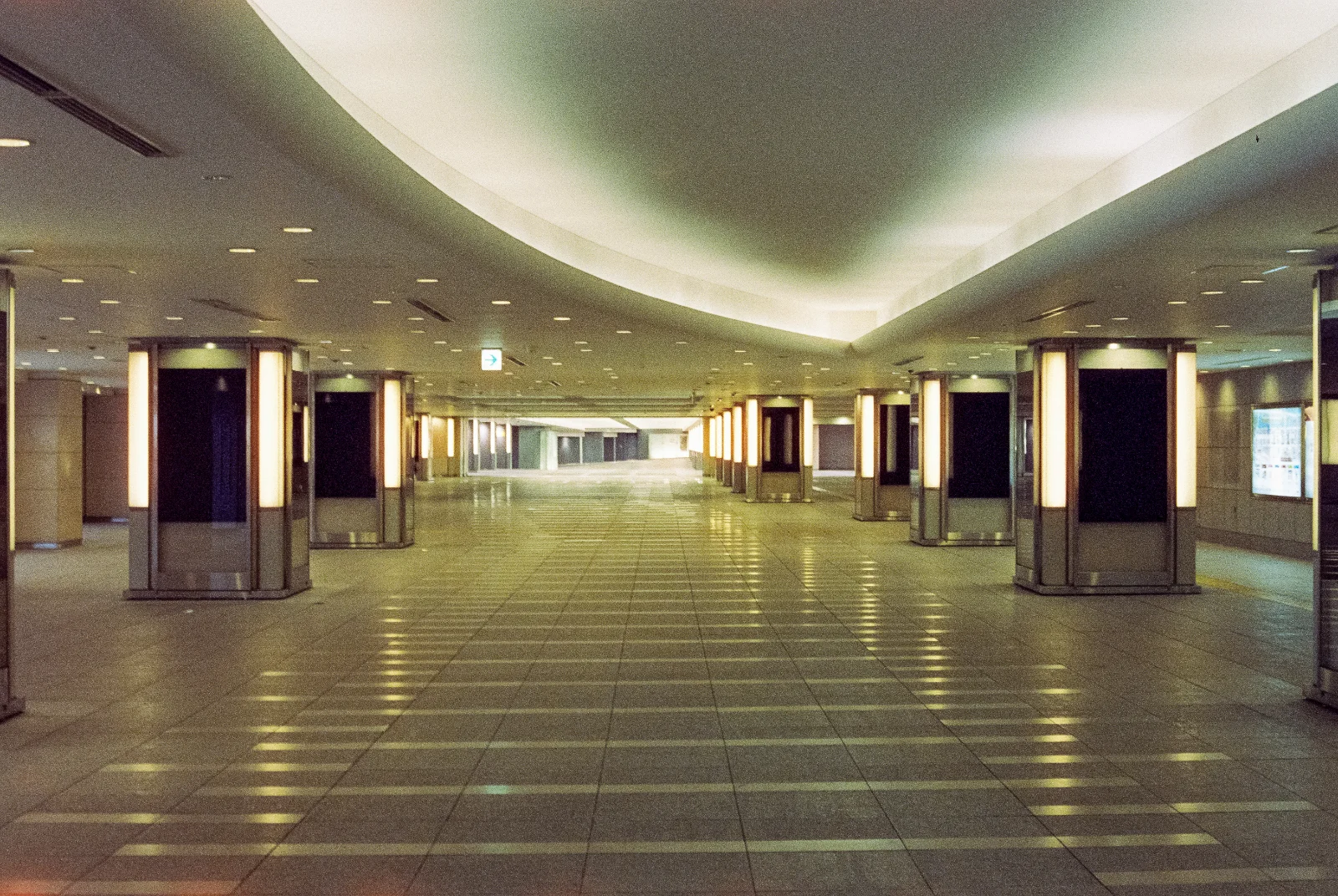 Cinestill 800T · Tokyo · 2019 · 3