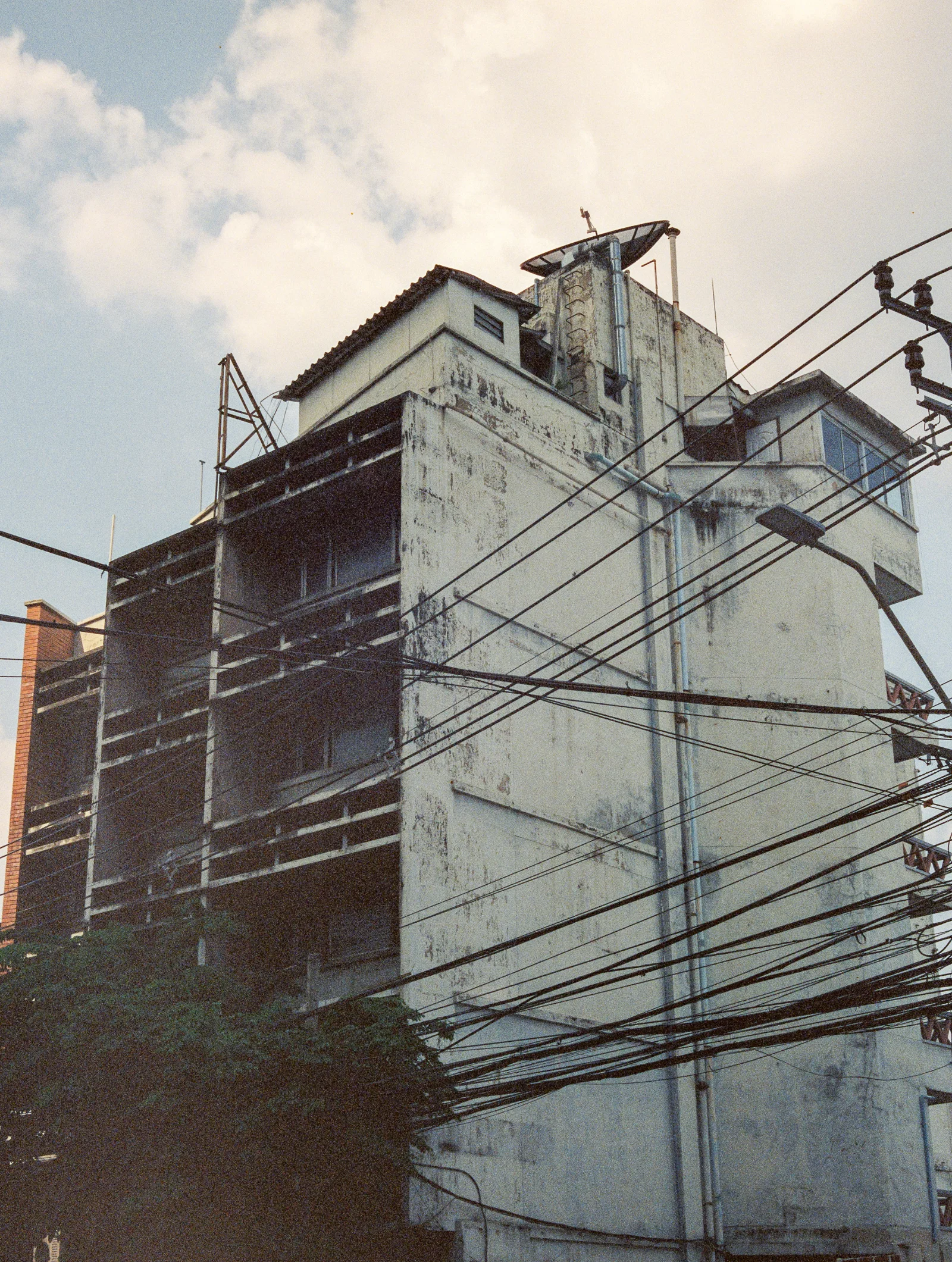 Cinestill 800T (expired) · Bangkok · 2019